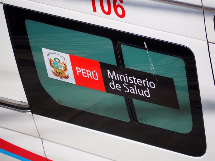 Archivo - March 29, 2020, Lima, Lima, Peru: Poster of the Peruvian Ministry of Health on the window of an ambulance. Peru declared a state of emergency due to the coronavirus (Covid-19), the borders were closed and the government decreed a mandatory qua