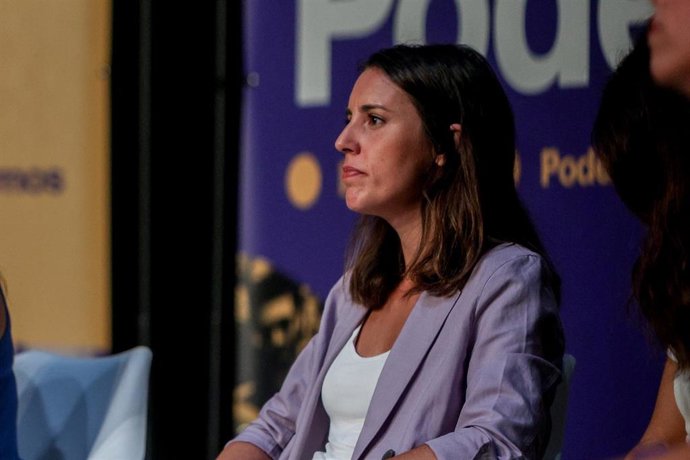 La ministra de Igualdad en funciones, Irene Montero, durante un acto de Podemos, en el Teatro Fernando de Rojas, CBA, a 16 de septiembre de 2023, en Madrid (España). El acto tiene el objetivo de reivindicarse como la única fuerza transformadora ante e
