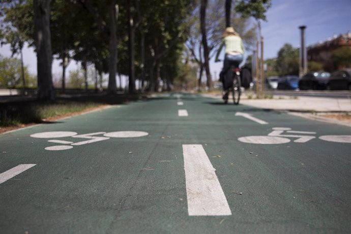 Archivo - Carril bici en Sevilla.