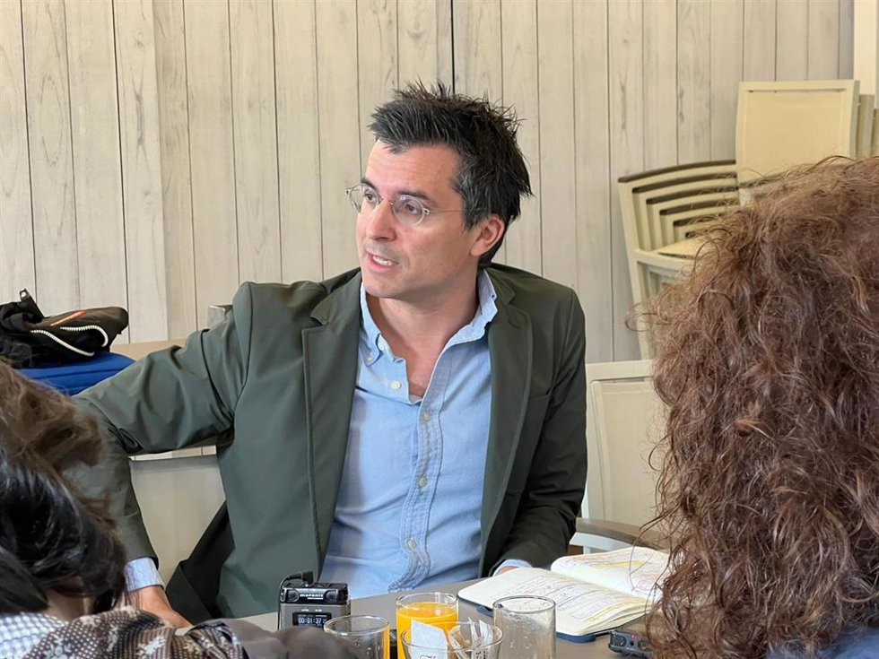 Archivo - El candidato del PP de Santiago, Borja Verea, en un encuentro con los medios de comunicación este lunes