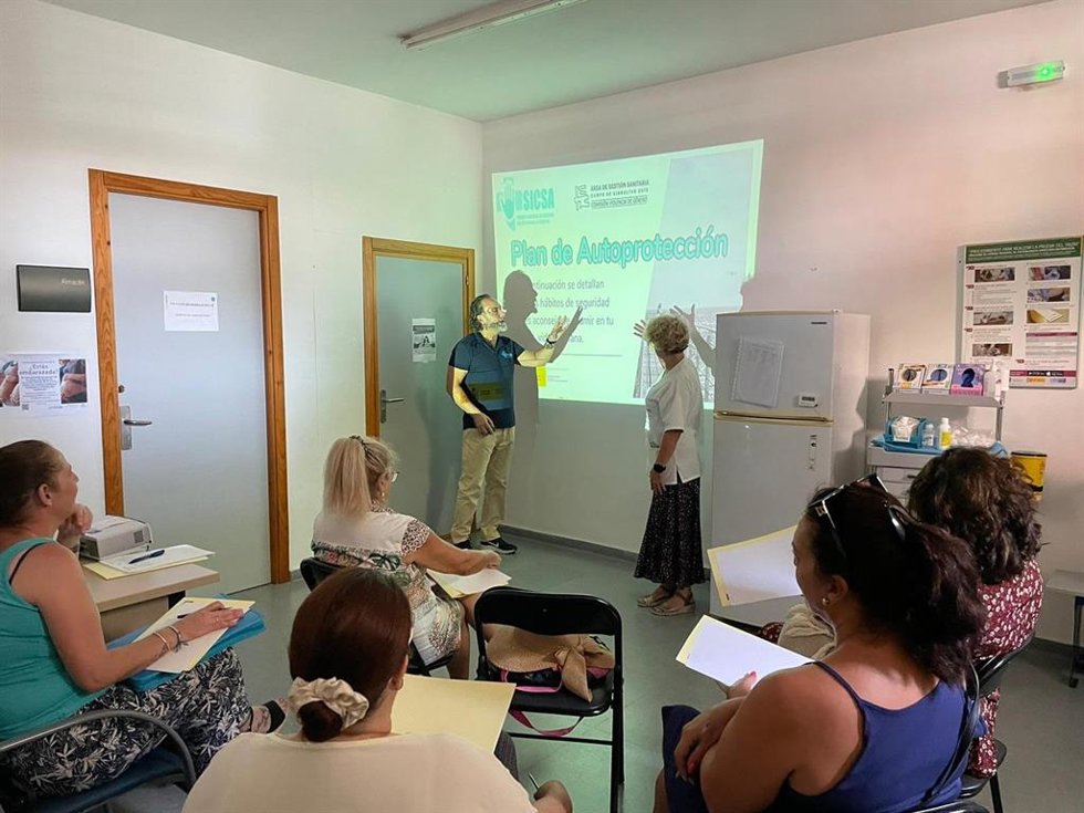 Grupos socioeducativos de mujeres en el Centro de Salud de Poniente de La Línea.