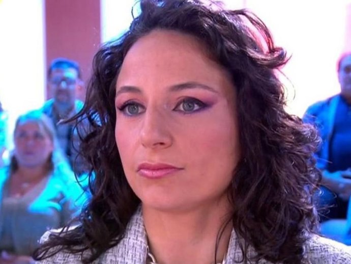 IVANA ANDRÉS SE SIENTA EN EL PLATÓ DDE TARDEAR JUNTO A ANA ROSA QUINTANA