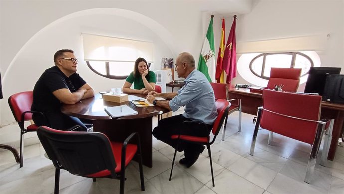 Reunión del portavoz del grupo socialista, Antonio Muñoz, con representantes del Instituto de Arte Contemporáneo