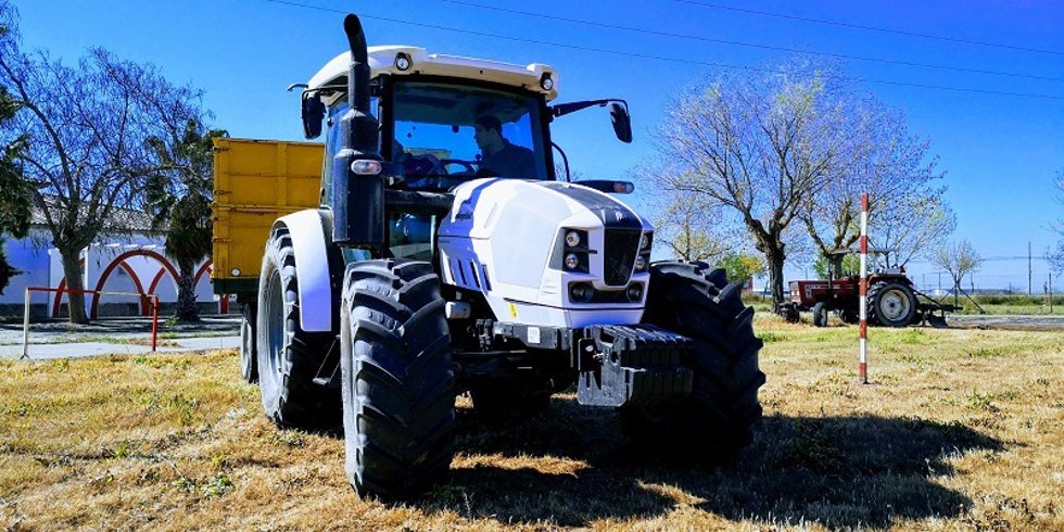 Archivo - Tractor