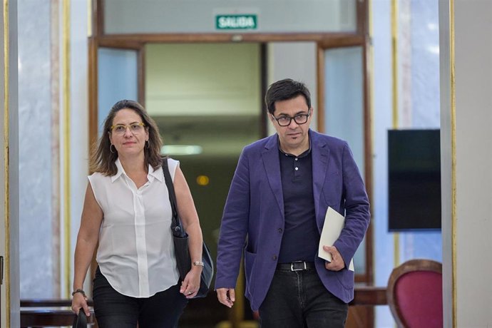 Archivo - La vicepresidenta tercera de la Mesa del Congreso, Esther Gil, y el secretario primero, Gerardo Pisadello Prados, llegan a la primera reunión de la Mesa del Congreso de los Diputados de la XV Legislatura, a 18 de agosto de 2023. (Foto de archi