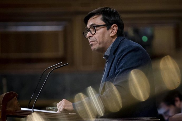 Archivo - El diputado de Unidas Podemos, Gerardo Pisarello, interviene durante una sesión plenaria, en el Congreso de los Diputados, a 21 de febrero de 2023, en Madrid (España)