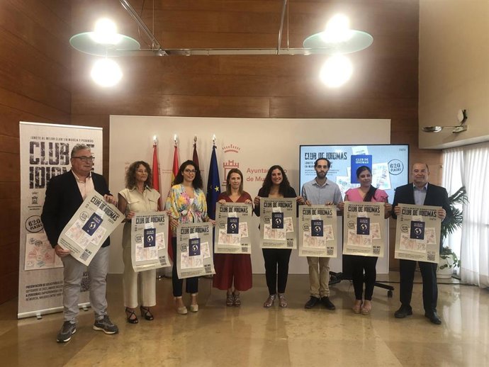 Las concejalas de Educación y Atención a la Ciudadanía, Belén López; y de Talento Joven y Espacios Públicos, Sofía López-Briones, informan sobre las novedades del Club de Idiomas y el proyecto 'Murcia Educativa, Área de Talento