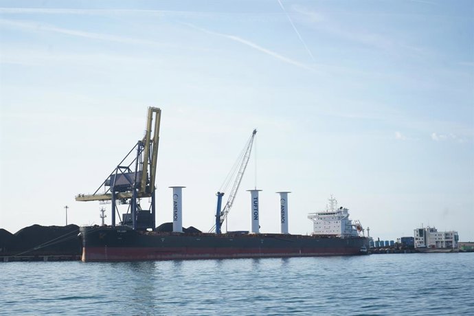 Vaixell de crrega a granel equipat amb el sistema 'rotor sails'