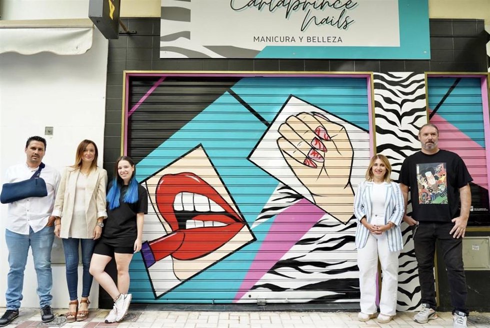 El Ayuntamiento de Málaga despliega el plan de decoración de comercios en casi 50 establecimientos del Distrito Bailén-Miraflores.
