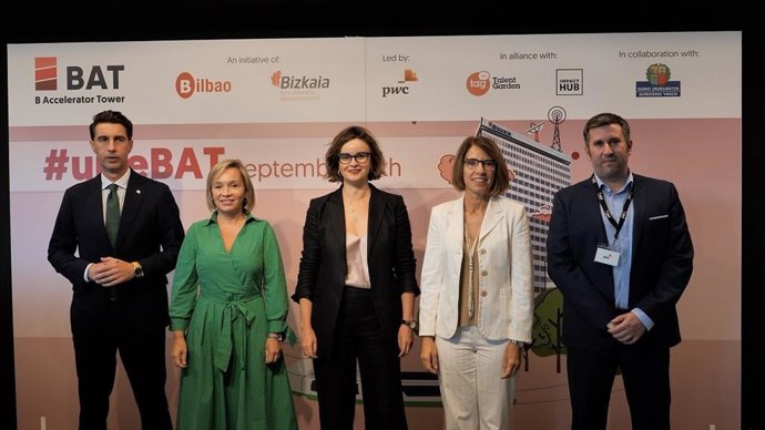 Xabier Otxandiano, Ainara Basurko, Elixabete Etxanobe, Estíbaliz Hernáez y Eriz Sainz