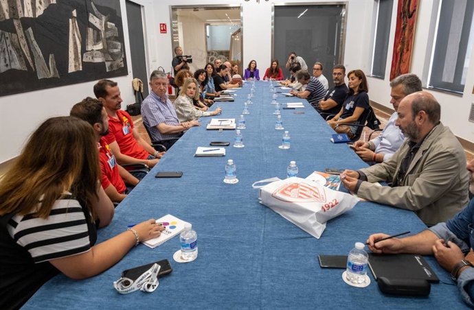 Reunión de la Mesa de Ayuda Humanitaria para coordinar la ayuda a Marruecos tras el terremoto.