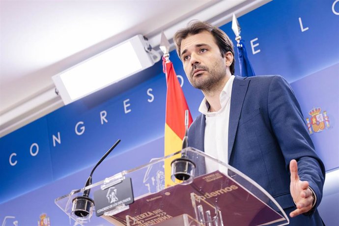 El portavoz de Podemos Javier Sánchez Serna durante una rueda de prensa anterior a la reunión de la Junta de Portavoces, en el Congreso de los Diputados, a 14 de septiembre de 2023, en Madrid (España).