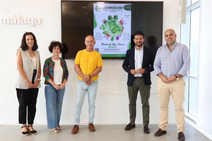 Presentación de Ecoweekend con el vicepresidente y diputado de Medio Ambiente, Turismo Interior y Cambio Climático, Cristóbal Ortega, junto a representantes municipales de los ayuntamiento de Yunquera, El Burgo y Alozaina.