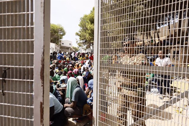 16 September 2023, Italy, Lampedusa: Migrants sit outside an operational centre called "Hotspot" on the Italian island of Lampedusa. Photo: Cecilia Fabiano/LaPresse via ZUMA Press/dpa