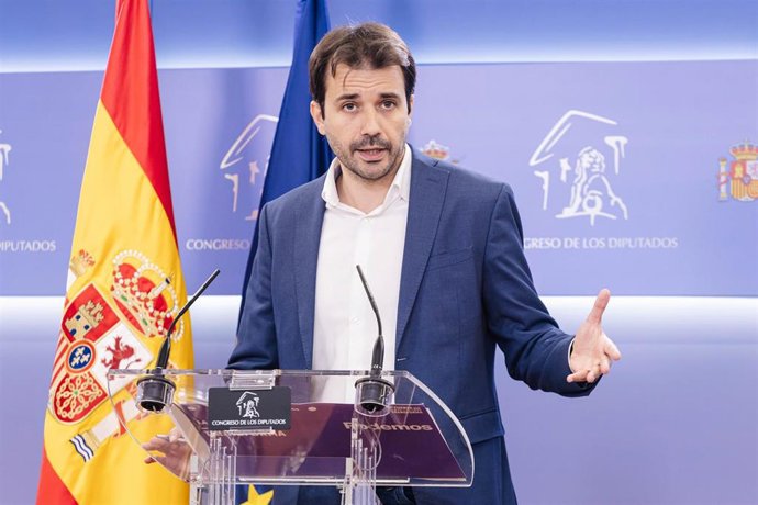 El portavoz de Podemos Javier Sánchez Serna durante una rueda de prensa anterior a la reunión de la Junta de Portavoces, en el Congreso de los Diputados, a 14 de septiembre de 2023, en Madrid (España).