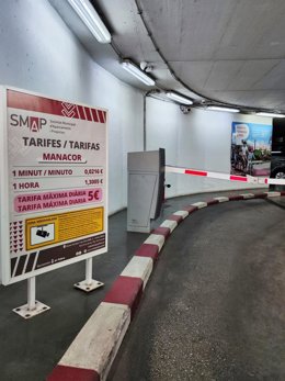 Cartel de la SMAP con las nuevas tarifas máximas diarias.
