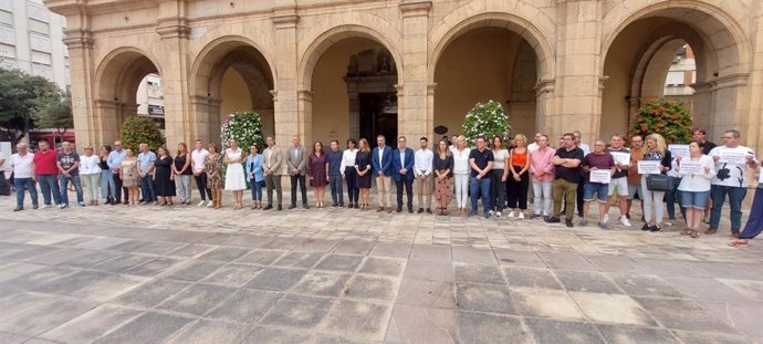 Minuto de silencio en las puertas del Ayuntamiento