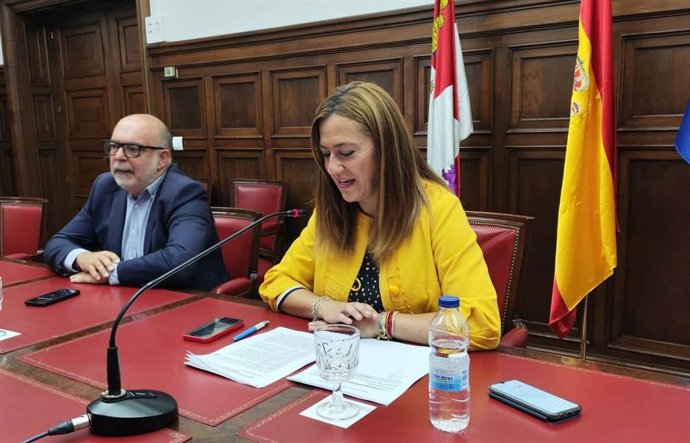 Miguel Latorre y Virginia Barcones explican el nuevo programa del 2% Cultural.