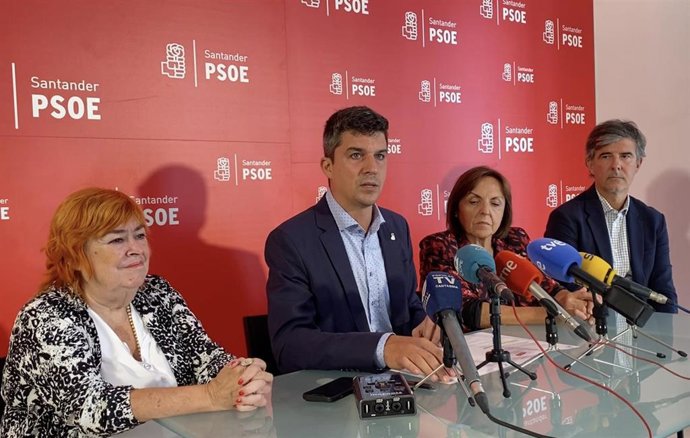 El portavoz del Grupo Socialista en el Ayuntamiento de Santander, Daniel Fernández