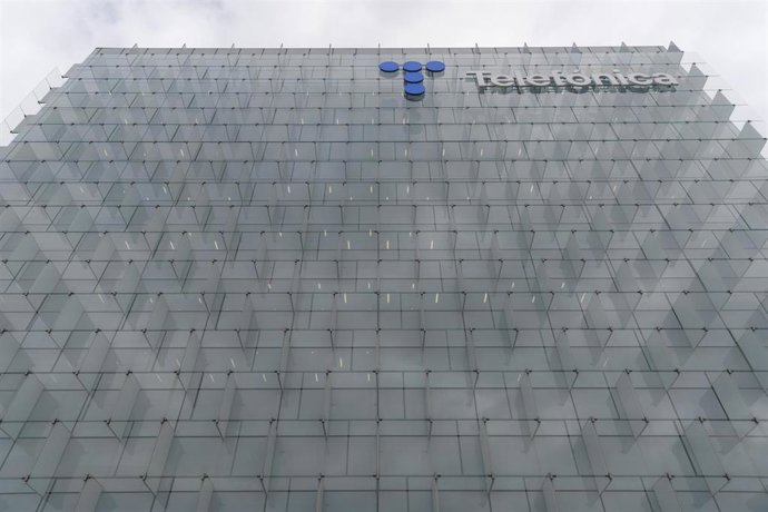 Exterior de la sede de Telefónica, en el ensanche de Las Tablas, en el distrito de Fuencarral-El Pardo, a 6 de septiembre de 2023, en Madrid (España). 
