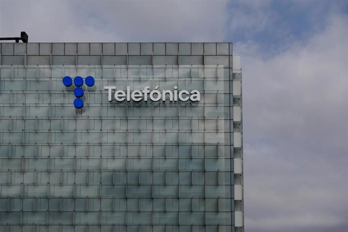 Exterior de la sede de Telefónica, en el ensanche de Las Tablas, en el distrito de Fuencarral-El Pardo, a 6 de septiembre de 2023, en Madrid (España). 