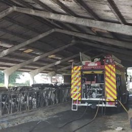 Se queman más de 30 pacas de una ganadería de Carasa sin afectar al ganado ni la maquinaria