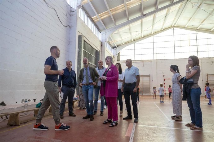El consejero de Educación, FP y Universidades, Sergio Silva, visita el CEIP Marquesa de Viluma, en Voto
