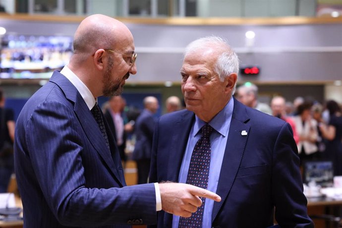 Archivo - El presidente del Consejo Europeo, Charles Michel, y el Alto Representante de Política Exterior de la UE, Josep Borrell