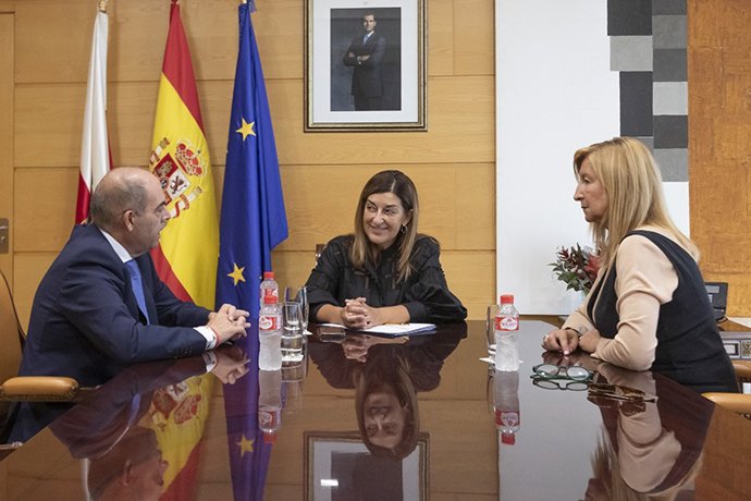 La Presidenta De Cantabria, María José Sáenz De Buruaga, Se Reúne Con Lorenzo Amor, Presidente De ATA.
