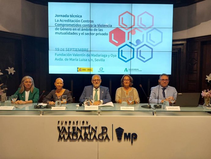 Jornada sobre la acreditación de centros comprometidos contra la violencia de género.