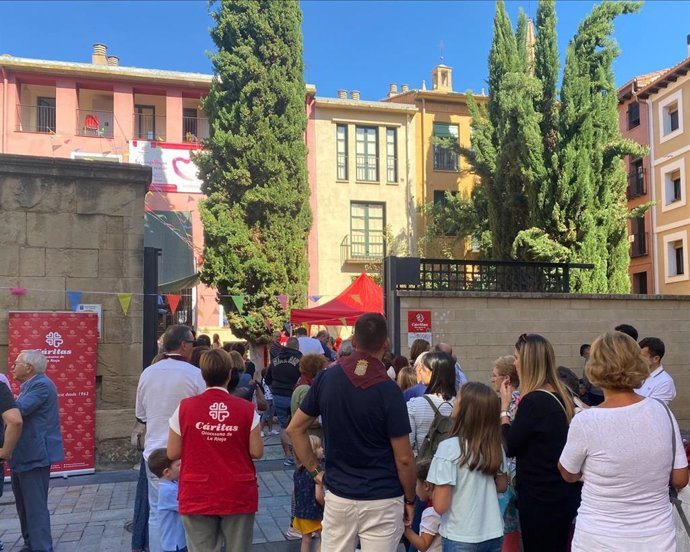Un millar de personas celebran en el patio de Cáritas La Rioja un San Mateo solidario