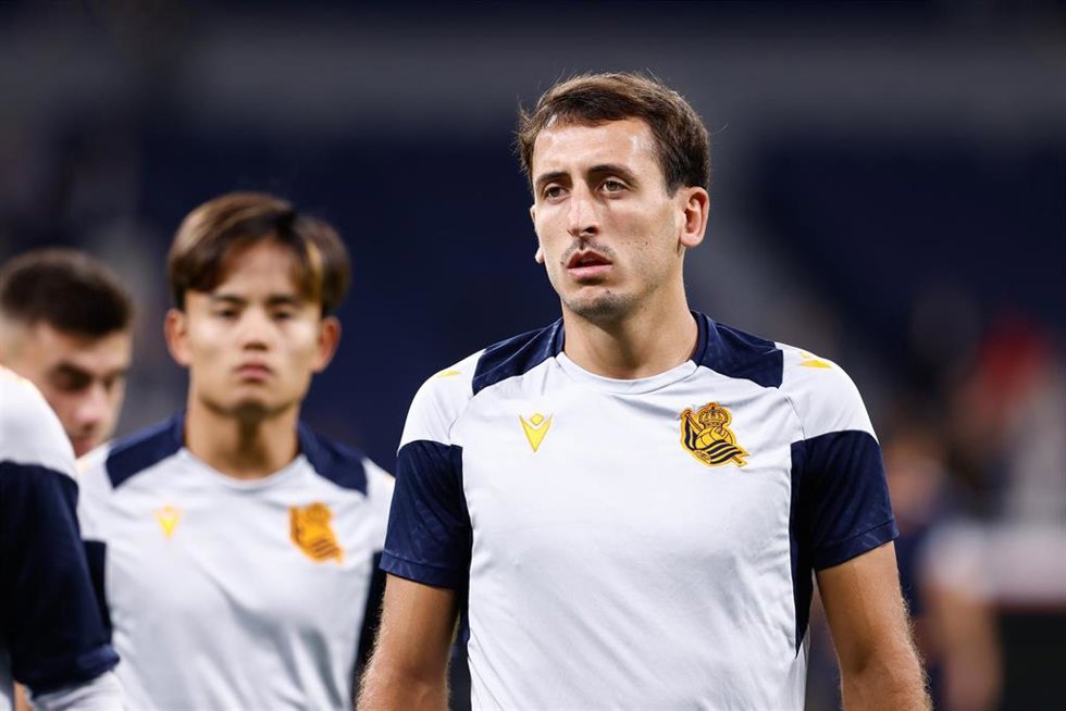 El extremo Mikel Oyarzabal (Real Sociedad), en un calentamiento previo al encuentro ante el Real Madrid.