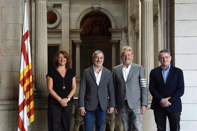 (I-D) La Teniente De Alcalde Laia Bonet; El Alcalde De Barcelona, Jaume Collboni; El Ceo De Seat, Wayne Griffiths, Y El Teniente De Alcalde Jordi Valls.