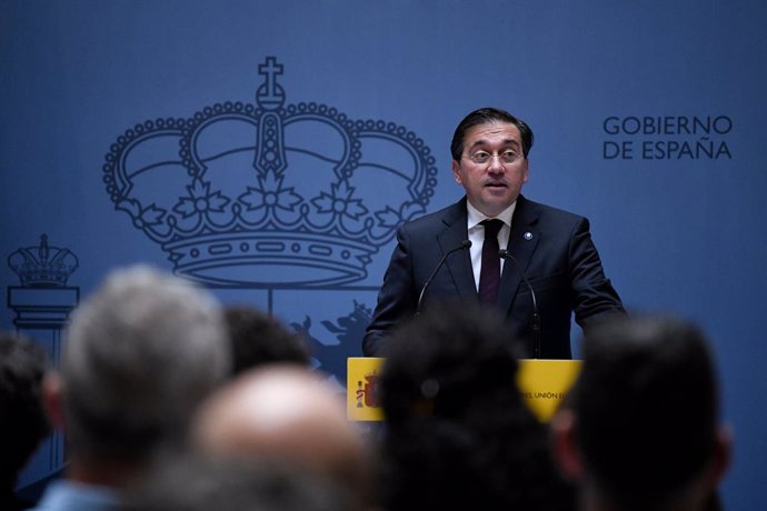 El ministro de Asuntos Exteriores, Unión Europea y Cooperación en funciones, José Manuel Albares, interviene durante el acto de entrega de las condecoraciones al personal del Equipo de Emergencias START que fue a Turquía, en el Palacio de Santa Cruz, a 