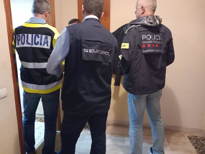 En marxa un dispositiu dels Mossos d'Esquadra, Policia Nacional i Europol a la província de Tarragona contra un grup per presumpta falsificació de moneda