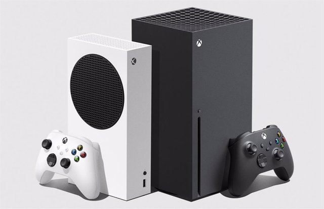 Archivo - Videoconsolas de siguiente generación de Microsoft: Xbox Series S (izquierda) y Series X (derecha)