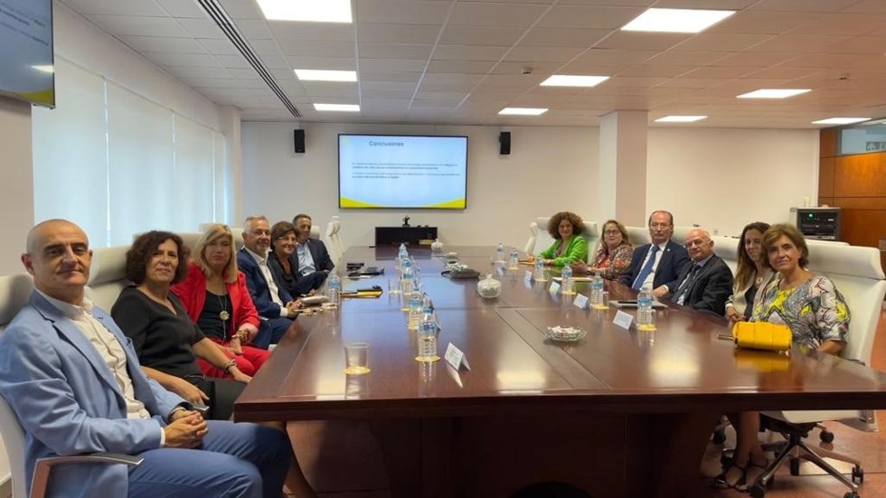 Hefame recibe la visita de miembros de la Real Academia de la Farmacia en su vigésimo aniversario