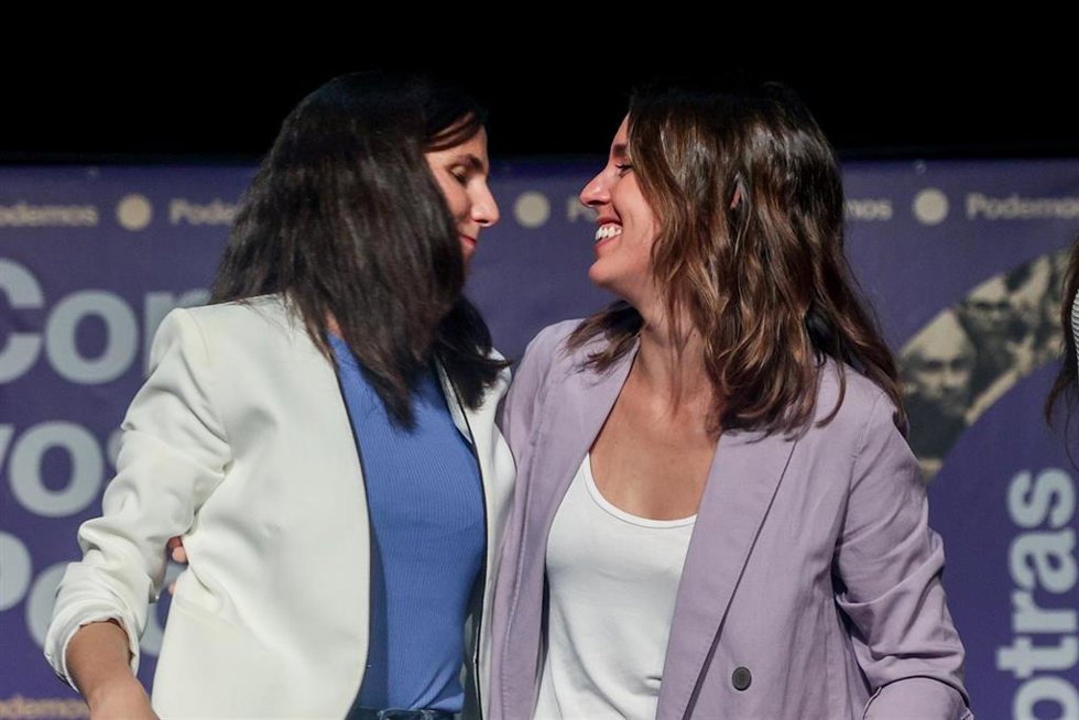 La ministra de Igualdad en funciones, Irene Montero , y la secretaria general de Podemos y ministra de Derechos Sociales y Agenda 2030 en funciones, Ione Belarra.