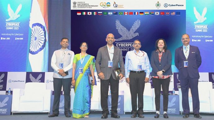 (Ltor) Maj Vineet Kumar Founder & Global President Cyberpeace, Dr. Krishnashree Achuthan Civil20, Mr. SN Pradhan IPS DG NCB, Mr. Naveen Kumar Singh DG NCIIPC, Ms. Subi Chaturvedi Inmobi, Lt Gen (Dr.) Rajesh P