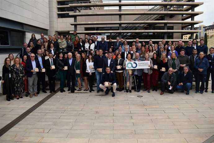 Archivo - Empresas y fundaciones corporativas de la provincia de Alicante que participan en el proyecto Empresas Solidarias para ayudar a familias en riesgo de exclusión.