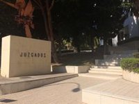 En libertad provisional el detenido por apuñalar a su pareja en Marbella (Málaga) tras no poder tomarle declaración