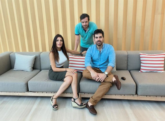 Guadalupe, Victoriano y José Antonio, fundadores de Track4Face.