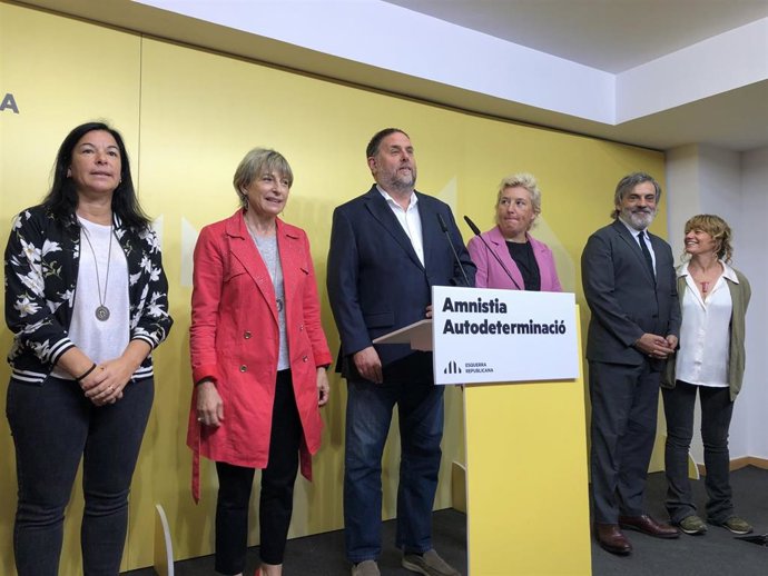 El presidente de ERC, Oriol Junqueras, junto a la expresidenta del Parlament Carme Forcadell y otros miembros de ERC.