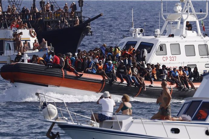 Llegada de migrantes a la isla italiana de Lampedusa