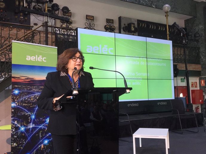 Archivo - La presidenta d'Aelec, Marina Serrano, durant la intervenció