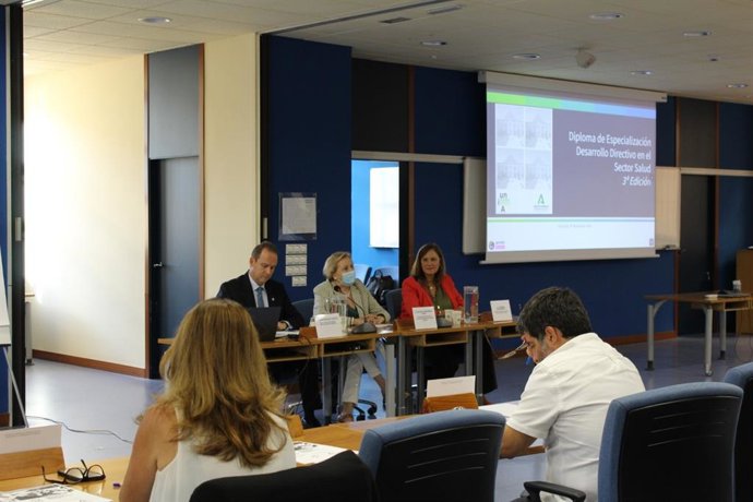 Algunos de los directivos sanitarios en la sesión inaugural del curso.