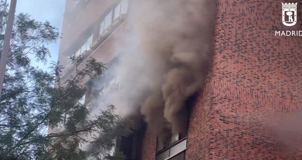 Muere un hombre y otro está muy grave por el incendio de una vivienda en Vallecas