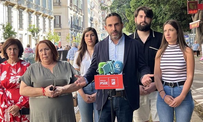 Daniel Pérez, portavoz del grupo municipal socialista, en rueda de prensa