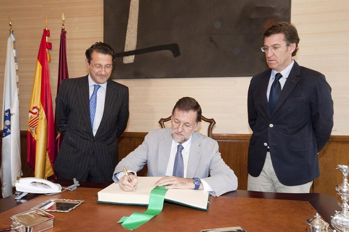 Foto de archivo de 2011 en la visita que hizo el entonces presidente del PP nacional, Mariano Rajoy, al Ayuntamiento de Santiago gobernado por Gerardo Conde Roa, junto al de aquella presidente de la Xunta, Alberto Núñez Fejióo.