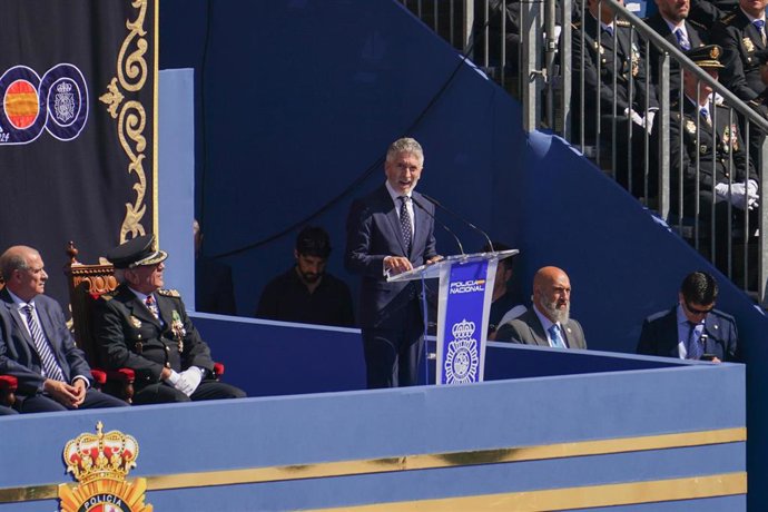 El ministro del Interior en funciones, Fernando Grande-Marlaska, preside los actos centrales del Día de la Policía, en la plaza Mayor de Salamanca